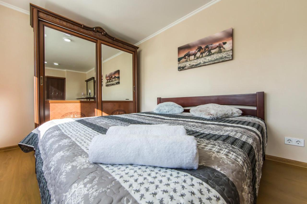 Super Comfort Flat For You Near The Metro. Київ Екстер'єр фото