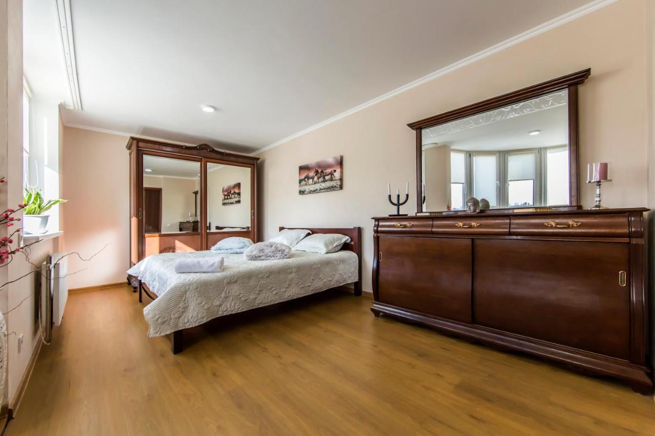 Super Comfort Flat For You Near The Metro. Київ Екстер'єр фото